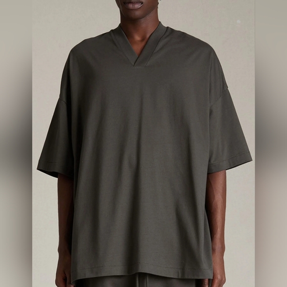 NWT FEAR OF GOD ESSENTIALS V-Neck T-shirt Ink Sz L - Picture 5 of 11